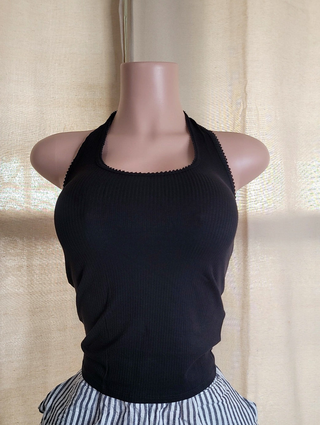 Aide halter top