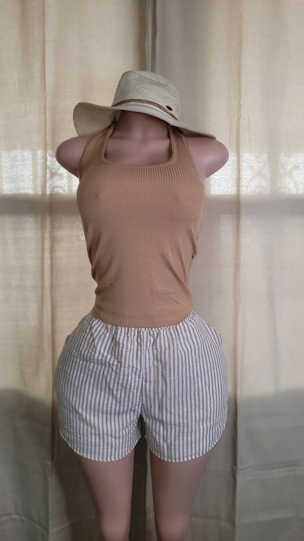 Aide halter top