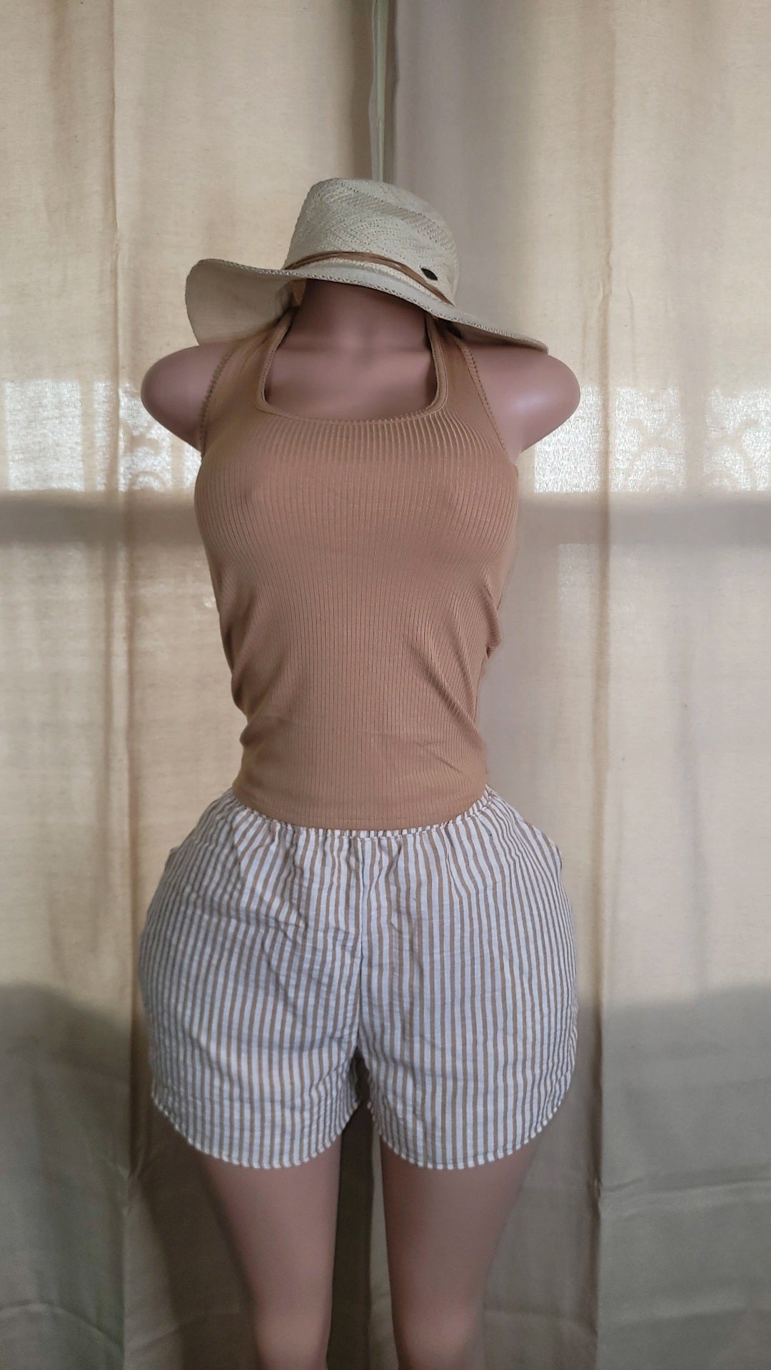 Aide halter top